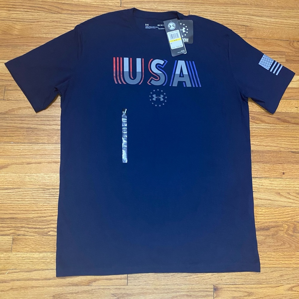 **NWT**Mens Freedom, Under Armour T-Shirt (M)